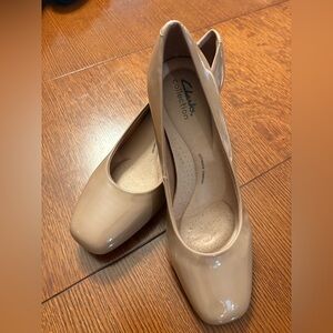 NWT Clarks Women's Tan Patent Pumps